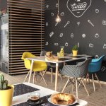 Paris Cafe Eames Kollu Sandalyeler Döşemeli Fransa
